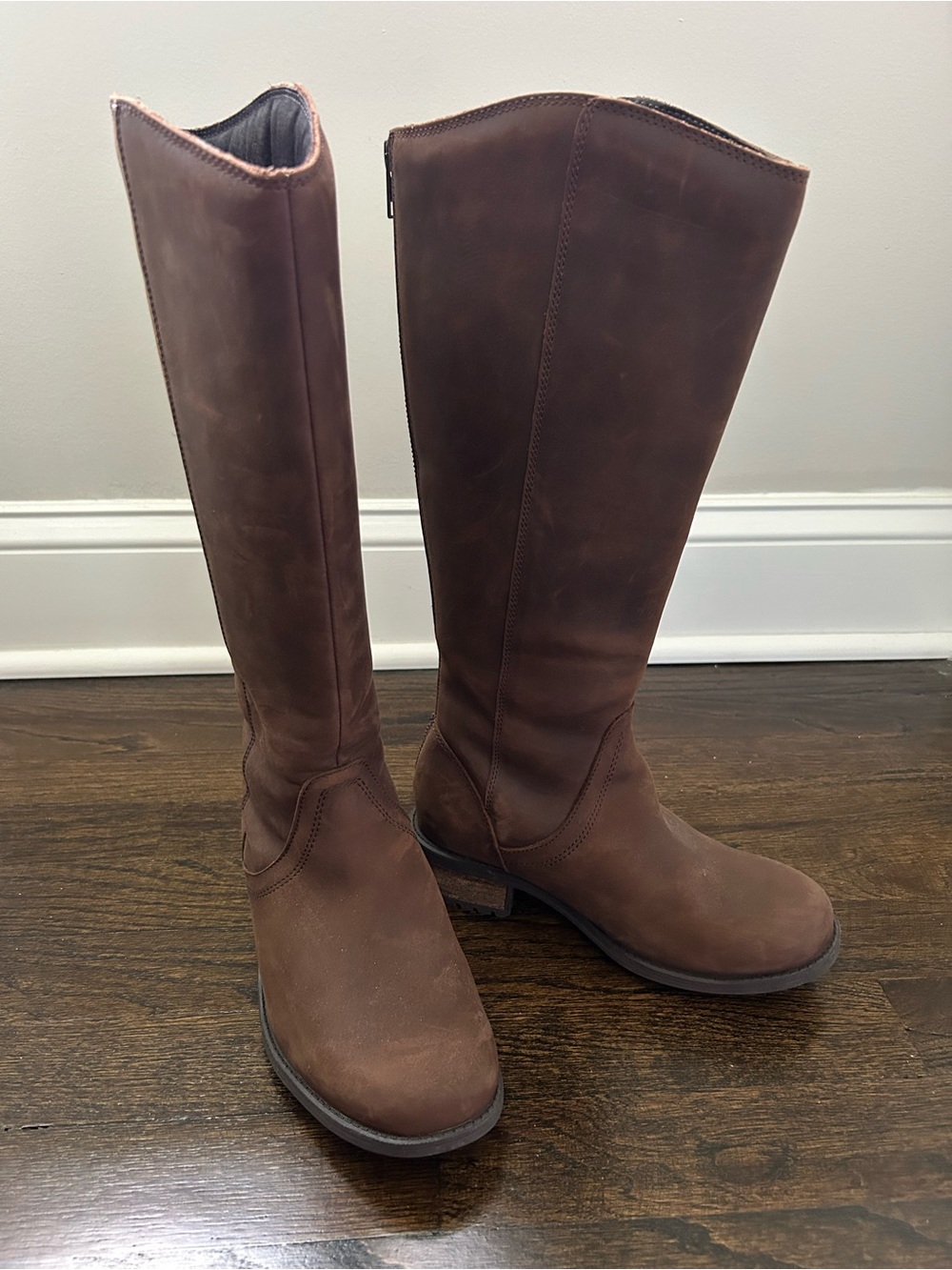 UGG Seldon Boots